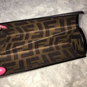 Fendi Authentic case 🤩 used of eyewear 🤓